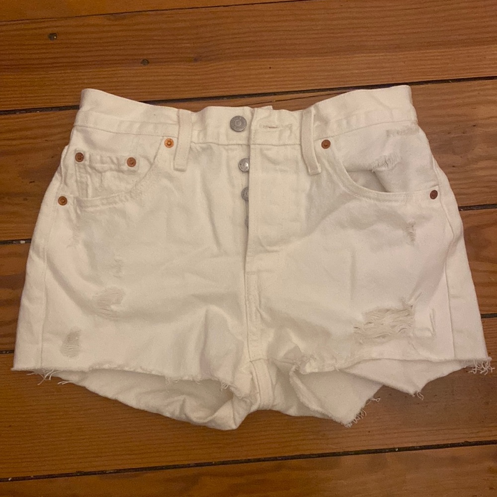 levi white jean shorts